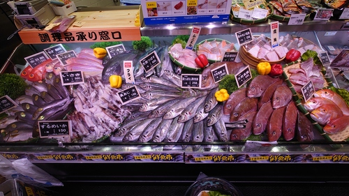 当日あがった新鮮なお魚がお得に買える鮮魚市！